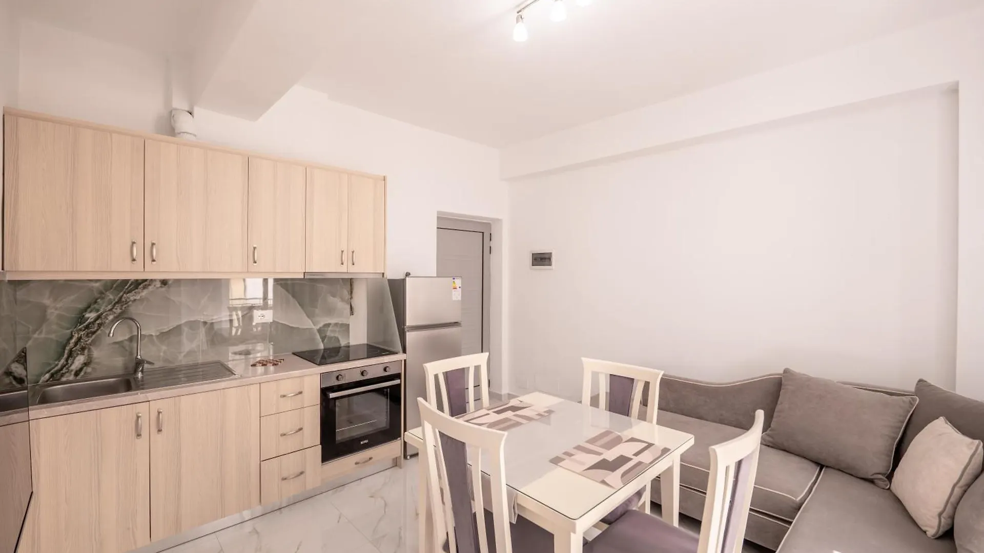 Cozy Apartment Steps From The Sea Sarandë