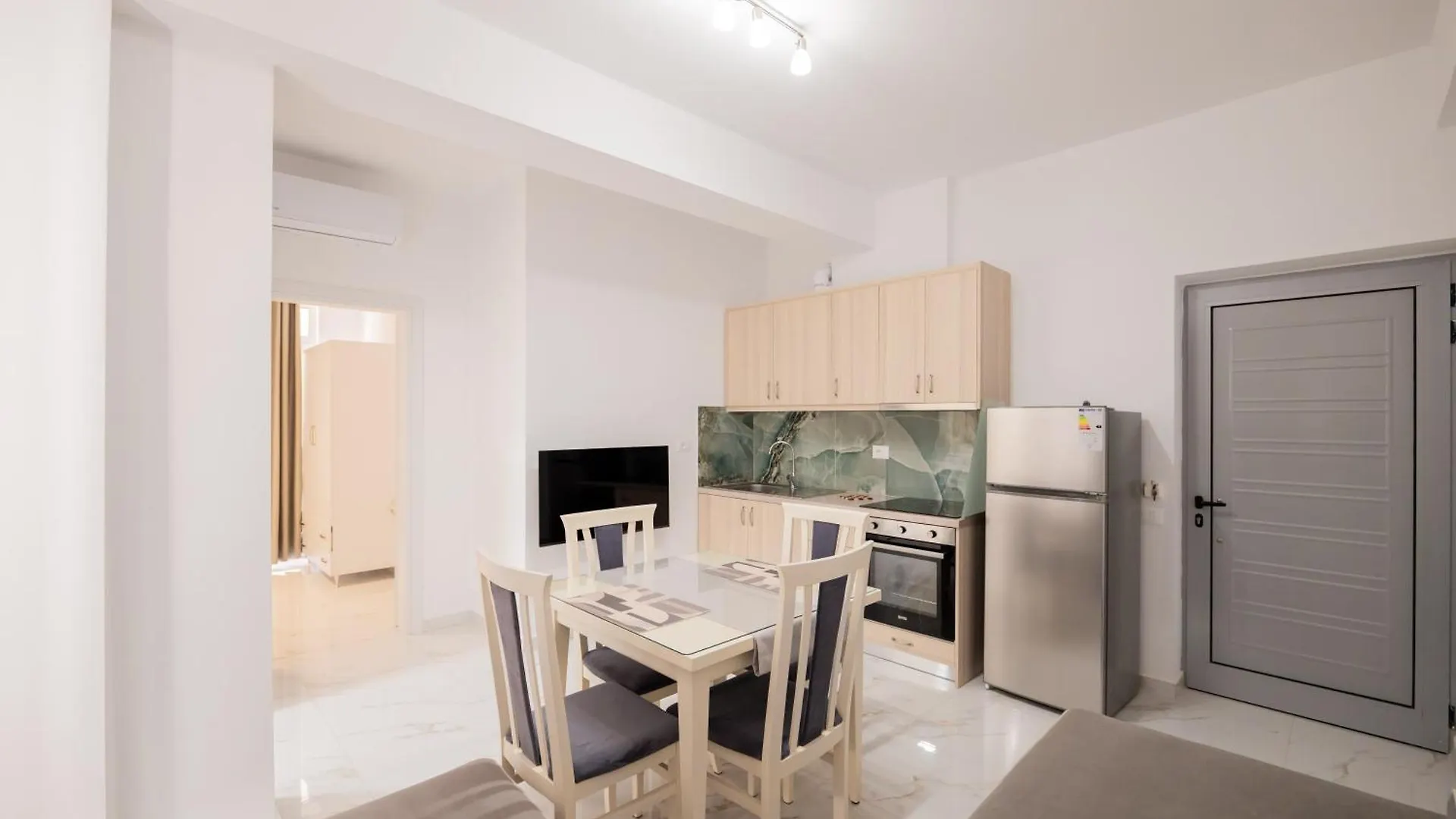 Cozy Apartment Steps From The Sea Sarandë 0*,  Albânia