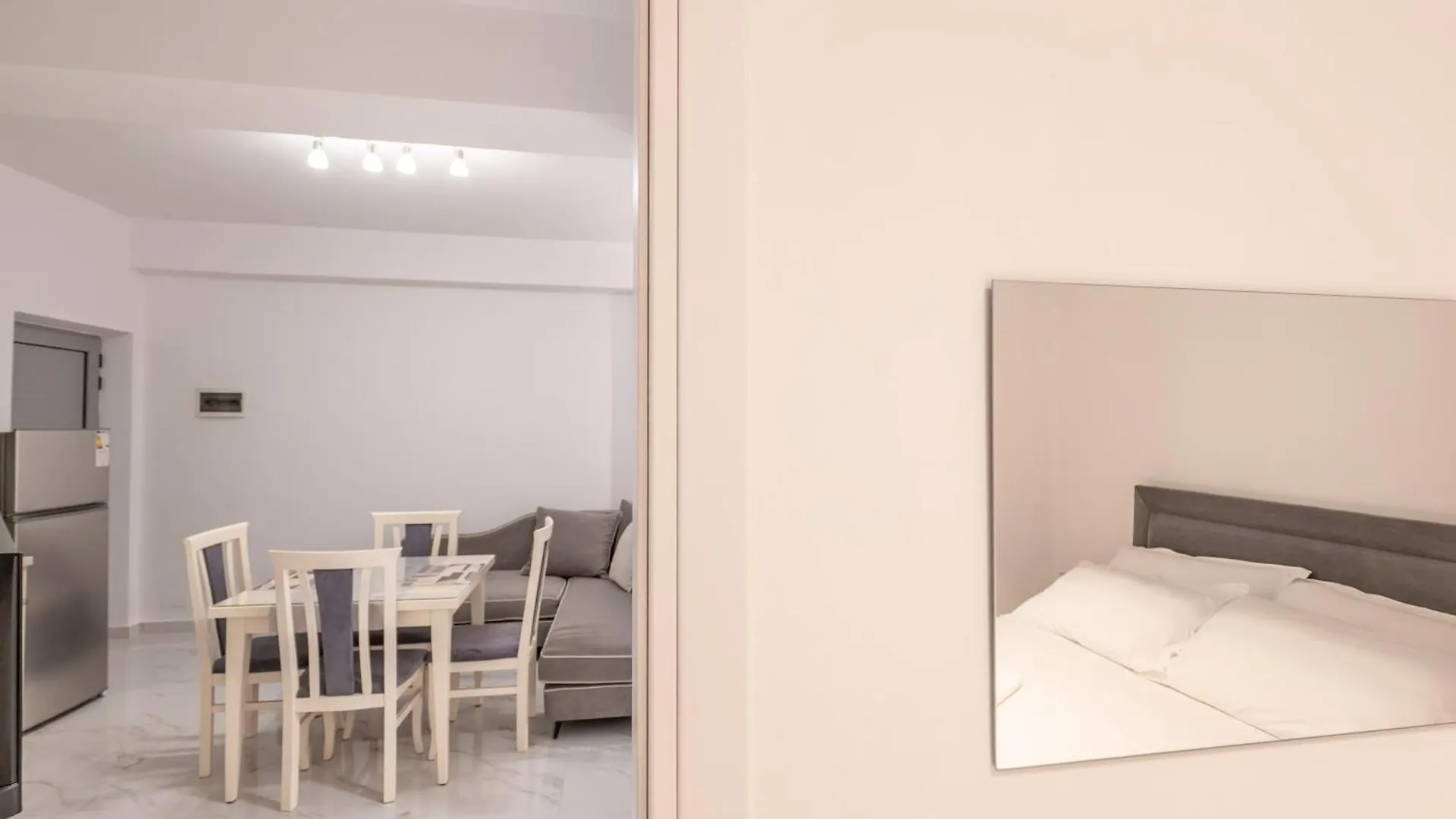 Cozy Apartment Steps From The Sea Sarandë